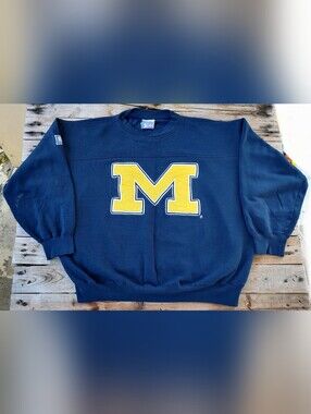 Vintage 90's NCAA Michigan Wolverines Lee Sport embroidered sweatshirt